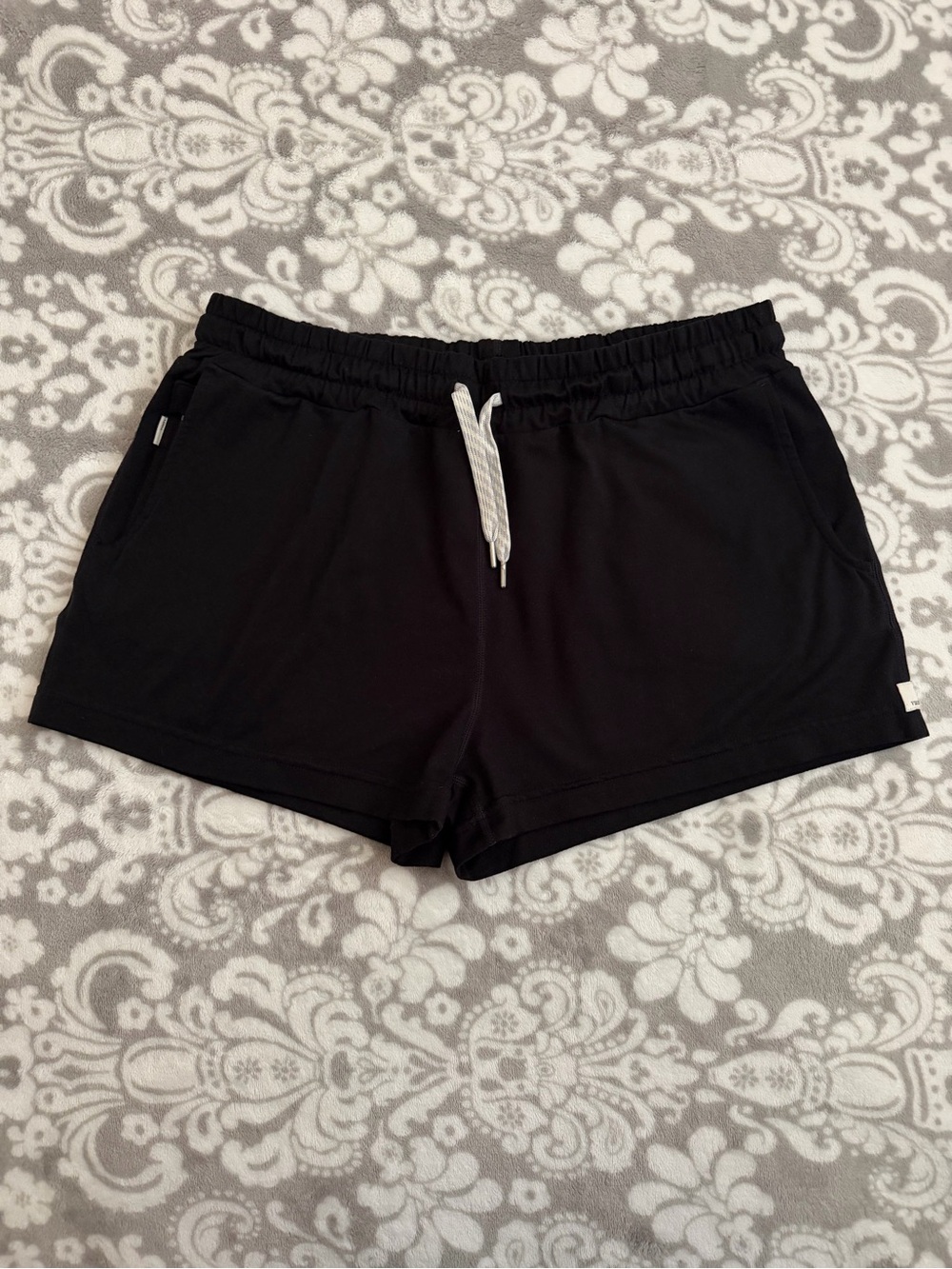 Women's Vuori Black Drawstring Lounge Shorts Size M